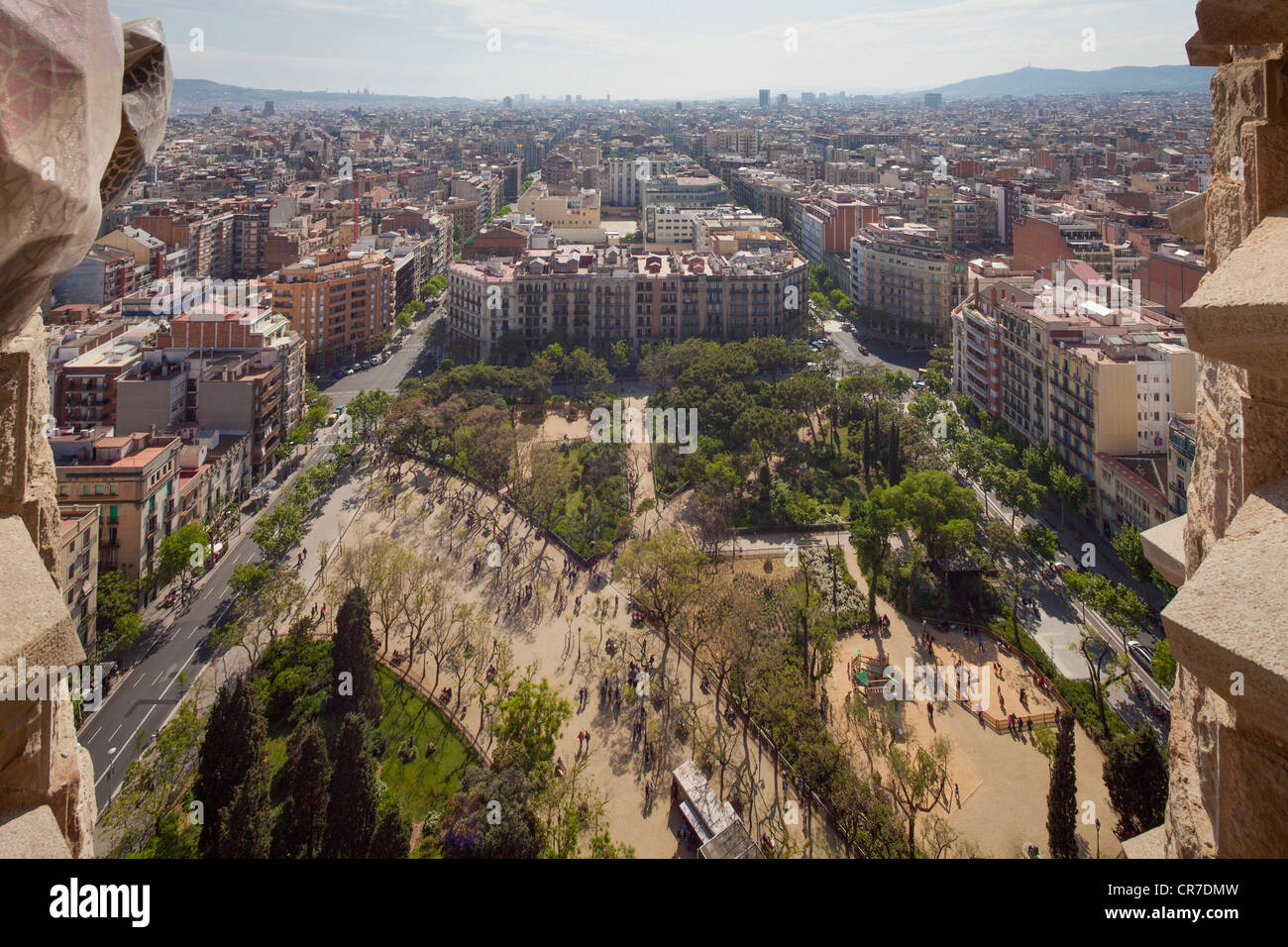 Luftaufnahme, Blick auf Barcelona von den Türmen der Kirche Sagrada Familia in Barcelona, Katalonien, Spanien, Europa Stockfoto