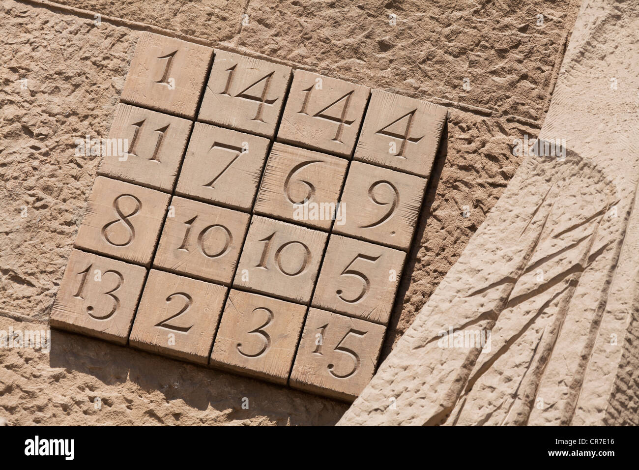 Magisches Quadrat, Skulptur von Josep Maria Subirachs, Leidenschaft Fassade, Sagrada Familia, Basílica ich Temple Expiatori De La Sagrada Stockfoto