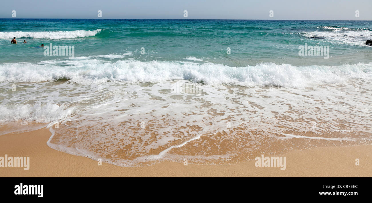 Wellen am Strand, Fuerteventura, Kanarische Inseln, Spanien, Europa Stockfoto