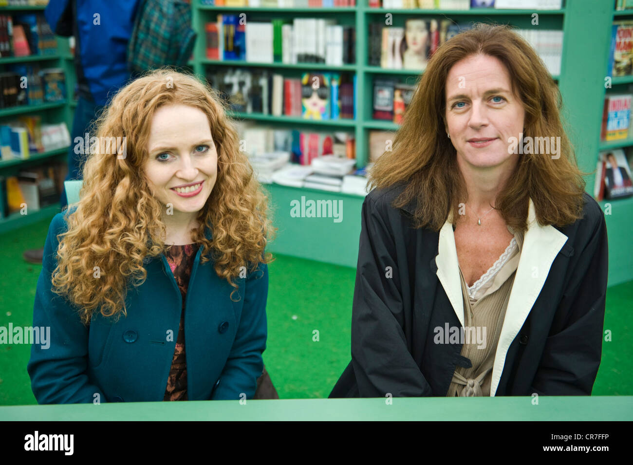 Kate Williams & Clare Clark, englischen Autoren abgebildet auf der Telegraph Hay Festival 2012, Hay-on-Wye, Powys, Wales, UK Stockfoto