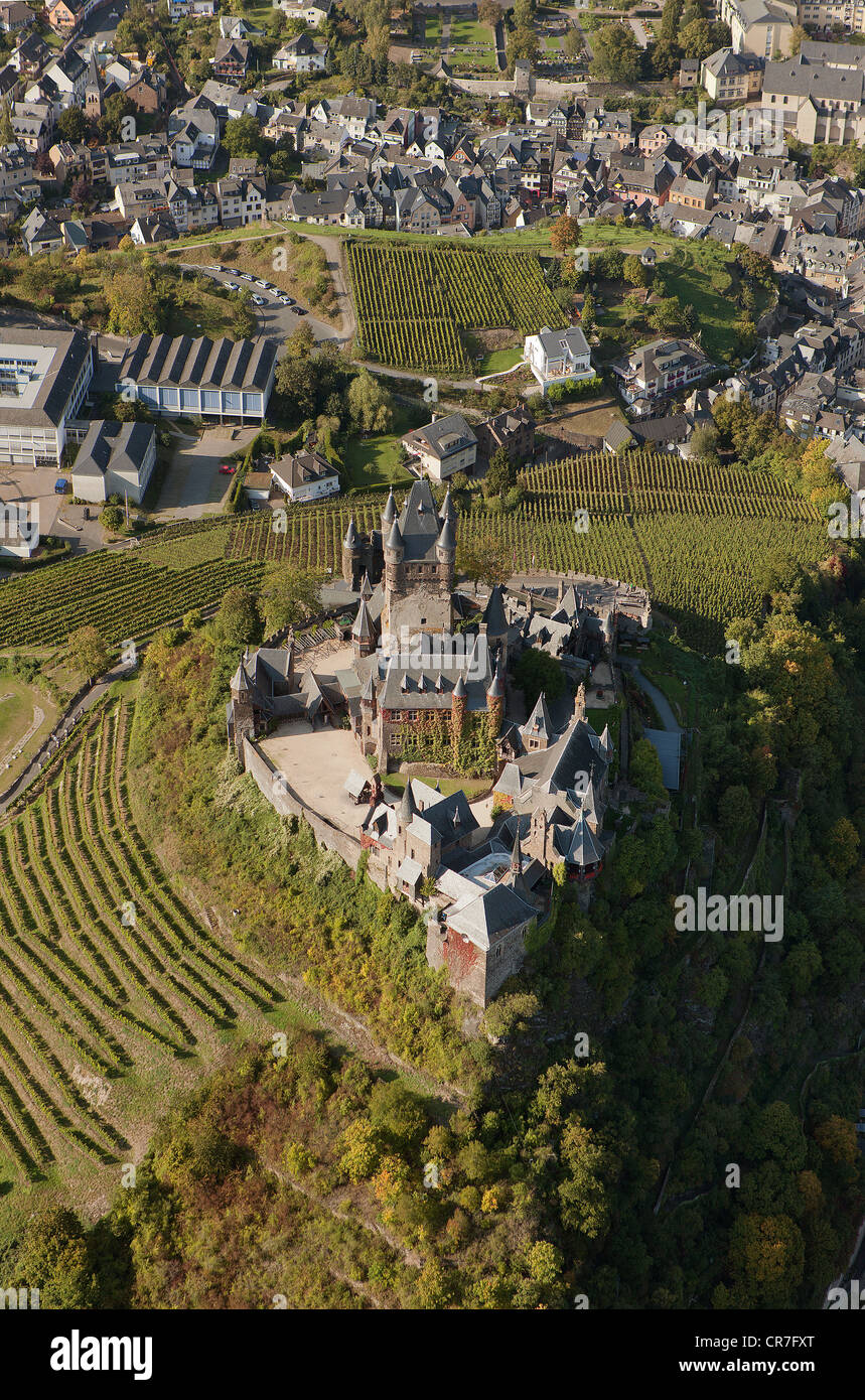 Antenne anzeigen, Bergkette von Cochem Imperial Burg, Cochem, Eifel, Rheinland-Pfalz, Deutschland, Europa Stockfoto