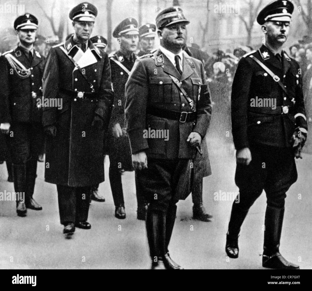Roehm, Ernst, 28.11.1887 - 1.7.1934, deutscher Offizier und Politiker (NSDAP), Stabschef der Sturmabteilung (SA) 5.1.1931 - 1.7.1934, mit Heinrich Himmler bei einer Veranstaltung, Februar 1933, Stockfoto