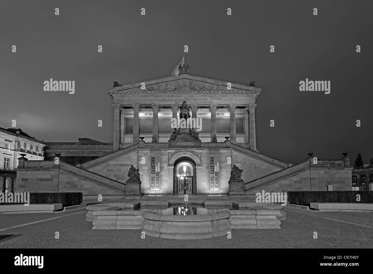 Nachtaufnahme, Alte Nationalgalerie, Museumsinsel, UNESCO-Weltkulturerbe, Berlin, Deutschland, Europa Stockfoto
