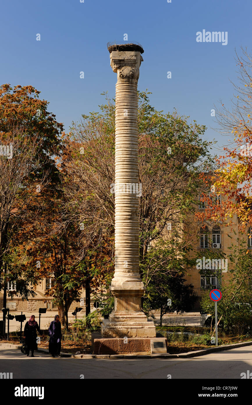 Zentral-Anatolien, Türkei, Ankara, Julyanus Sutunu (Column of Julian) als auch Belkiz Minaresi oder die Königin von Saba Stockfoto