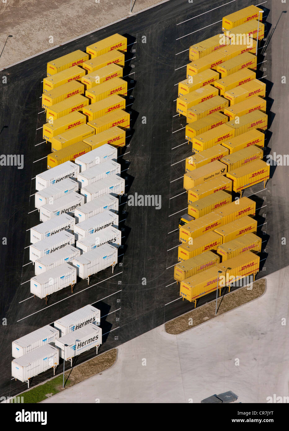 Luftaufnahme, Metro Logistik mit LKW-Anhänger in den Hafen, Herringen, Hamm, Ruhrgebiet, Nordrhein-Westfalen, Deutschland, Europa Stockfoto