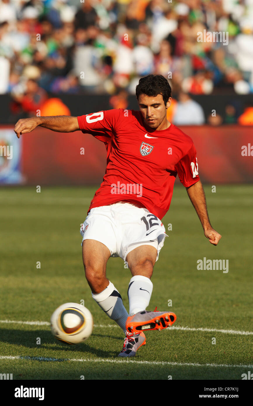 Jonathan Bornstein der Vereinigten Staaten erwärmt, bevor ein 2010 FIFA World Cup-Gruppe C-match gegen Algerien. Stockfoto