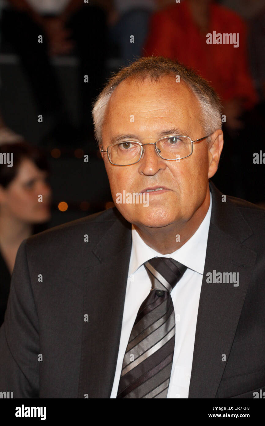 Eichel, Hans, *24.12.1941, deutscher Politiker, (Sozialdemokratische Partei Deutschlands), Porträt, Gast in der deutschen Telecast 'Markus Lanz', Hamburg, Deutschland, 25.8.2011, Stockfoto