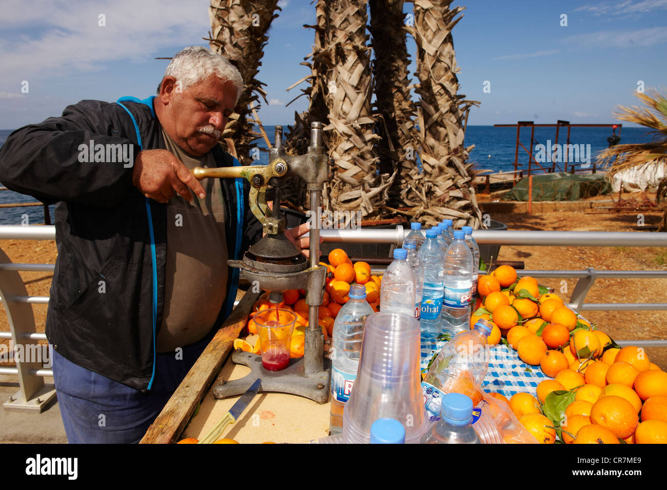 Libanon, Beirut, die Corniche Beirut, Hussein Hamoud Orangensaft zu verkaufen Stockfoto