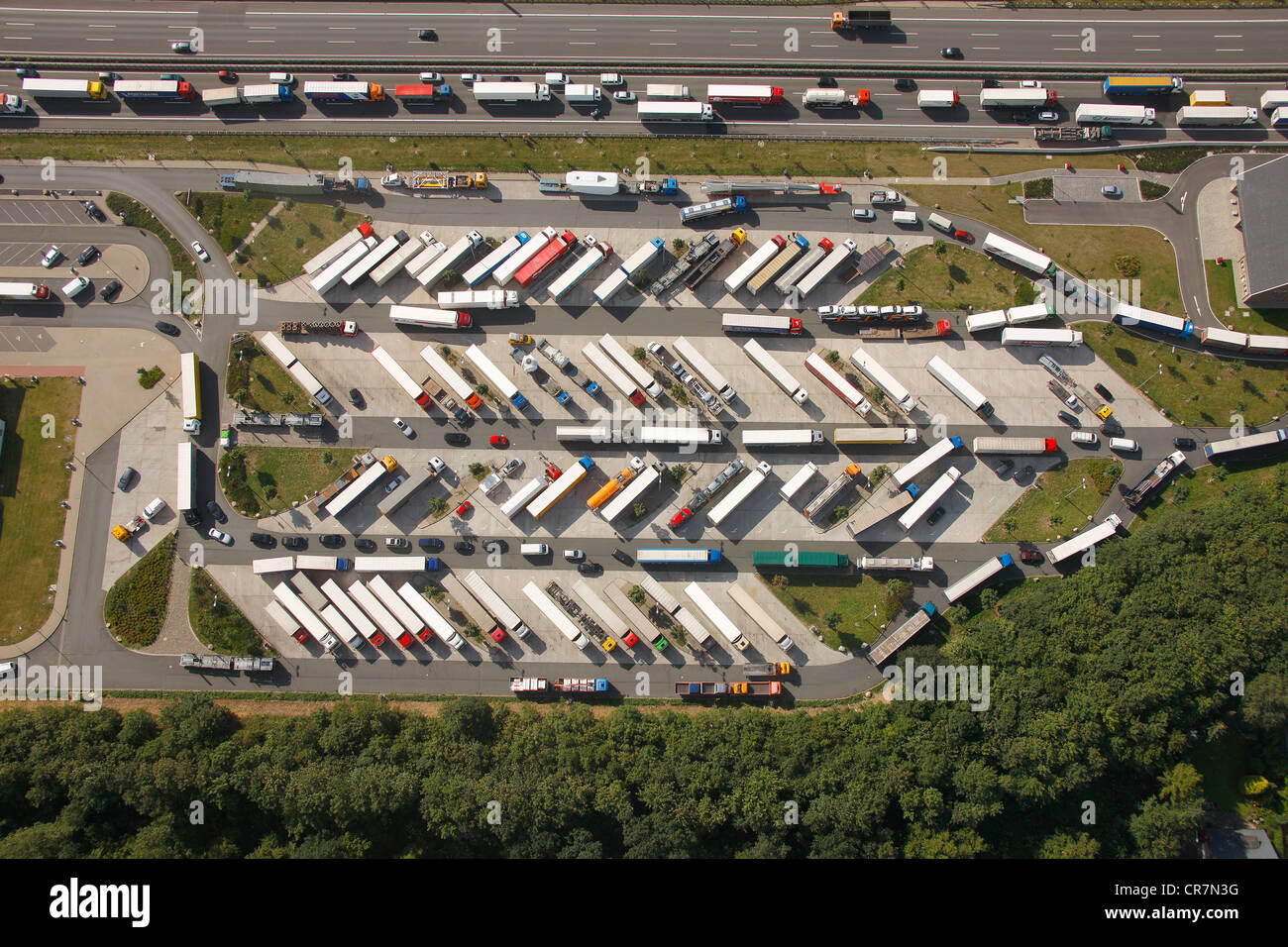 Luftbild, überfüllten Rhynern-Nord-Autobahn-Raststätte, Ruhe- und Lenkzeiten LKW Fahrer, Hamm, Ruhrgebiet Stockfoto