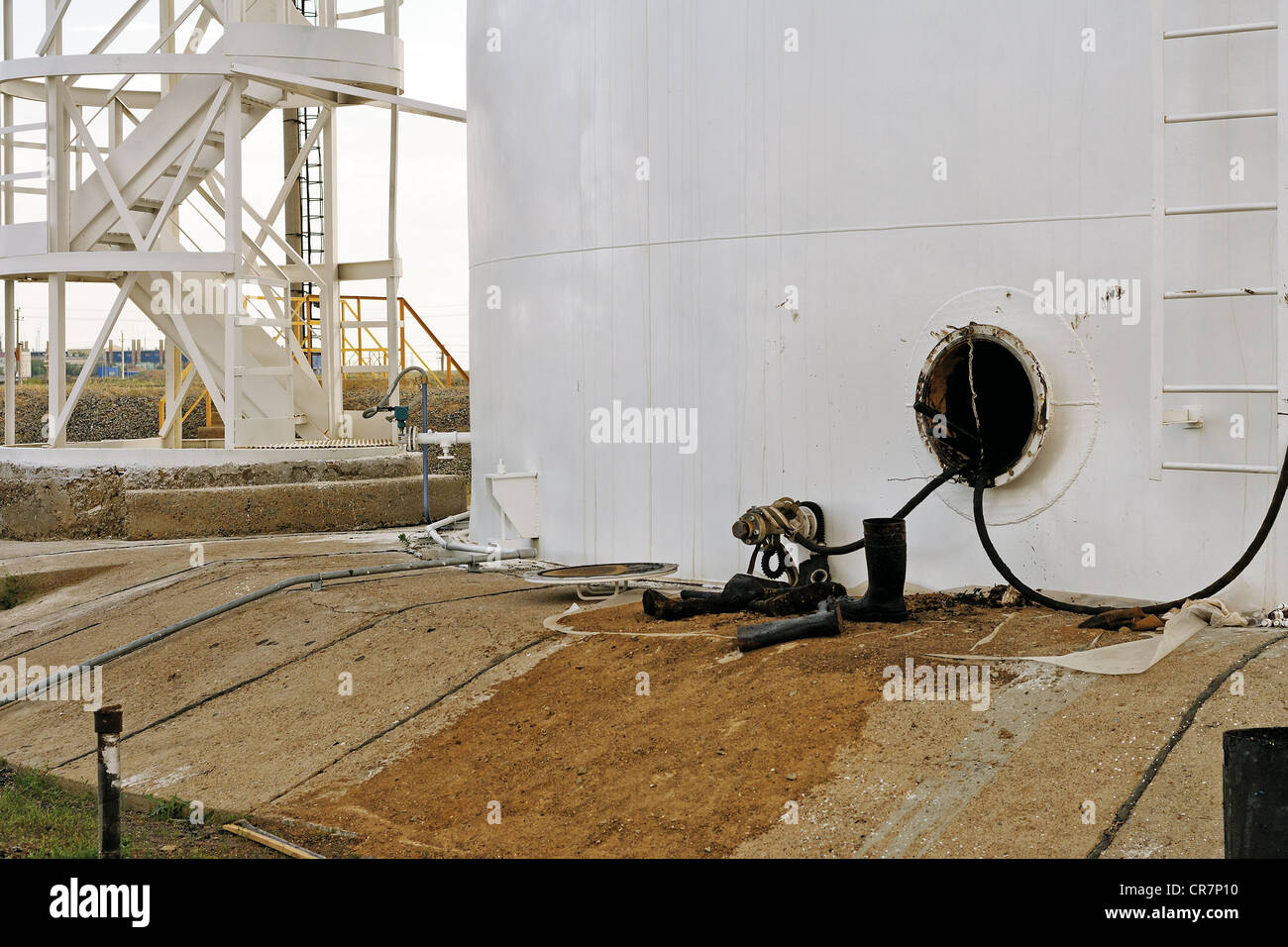 Industrie, Stahl, Metall, Flansch, Industrie-, Eisen, Chemie, Öl, Kreis, Bolzen, Erdöl, Nahaufnahme, rostig, schmutzig, Hintergrund, bi Stockfoto