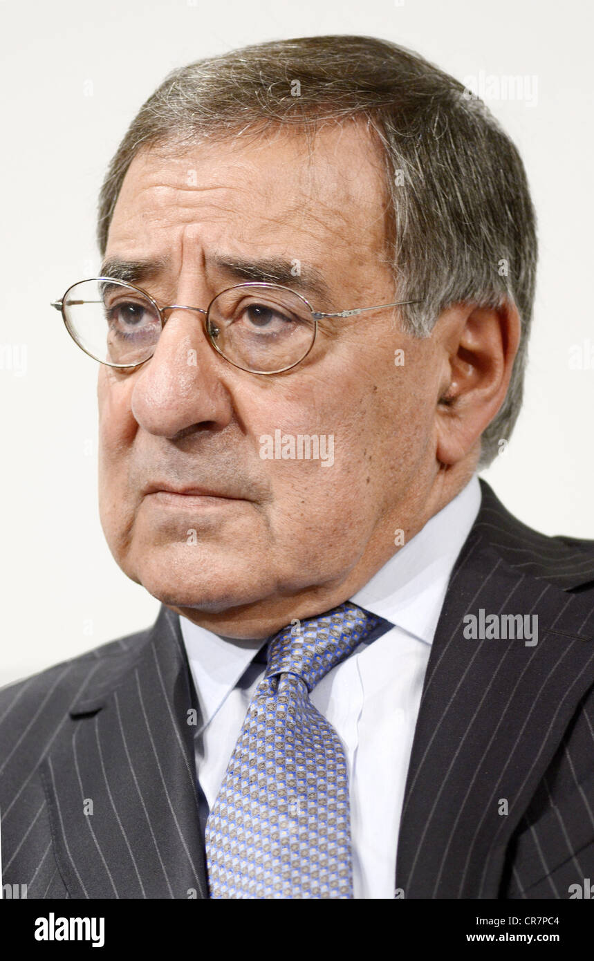 Panetta, Leon, * 28.6.1938, US-amerikanischer Politiker, (Demokrat), amerikanischer Verteidigungsminister seit Juli 2011, Porträt, Münchner Konferenz für Sicherheitspolitik, München, Deutschland, 2.2.2012 - 5.2.2012, Stockfoto