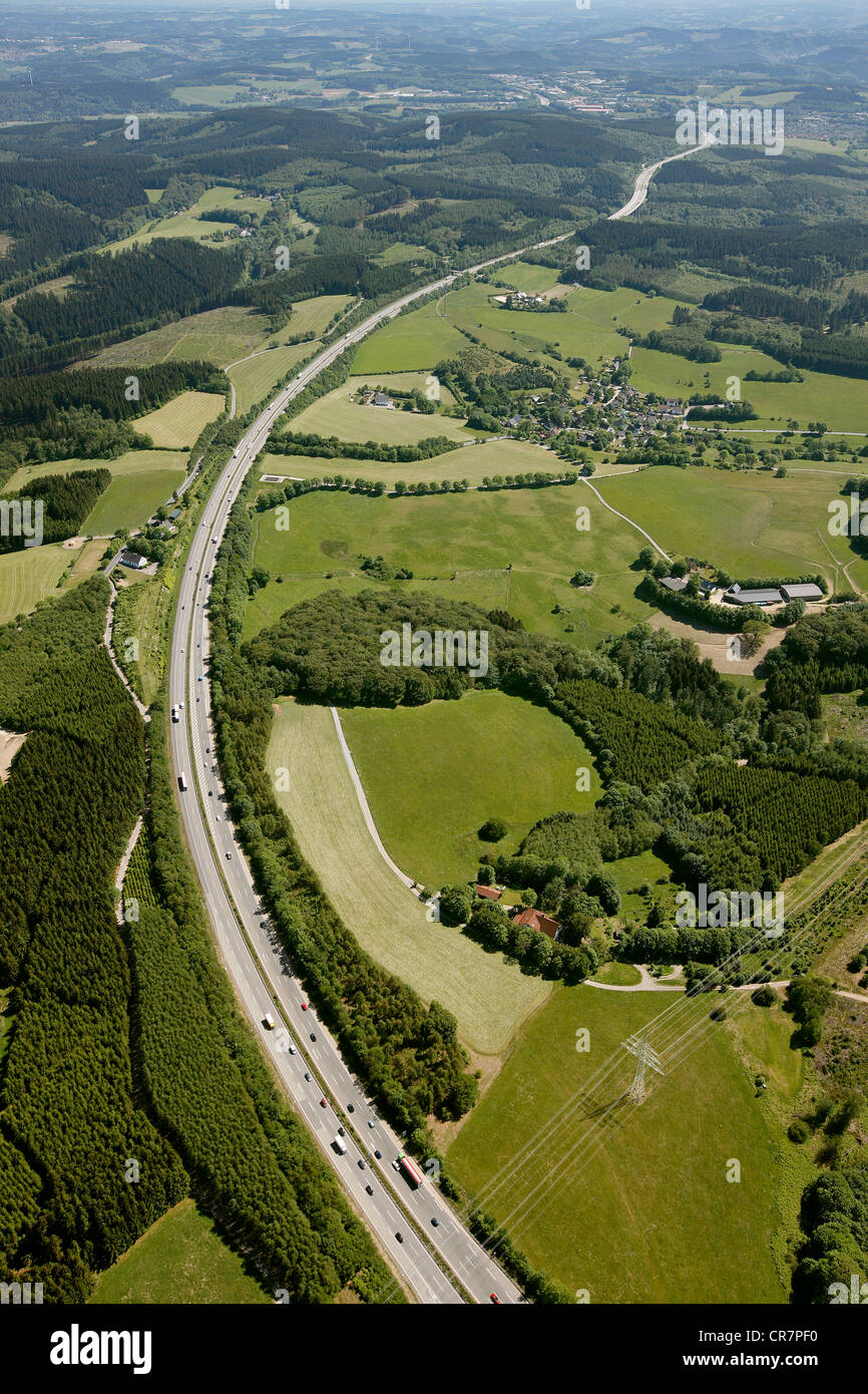 Luftaufnahme, Autobahn A45 zwischen Meinerzhagen und Lüdenscheid, Autobahn Sauerlandlinie, Maerkischer Kreis Bezirk, Sauerland Stockfoto