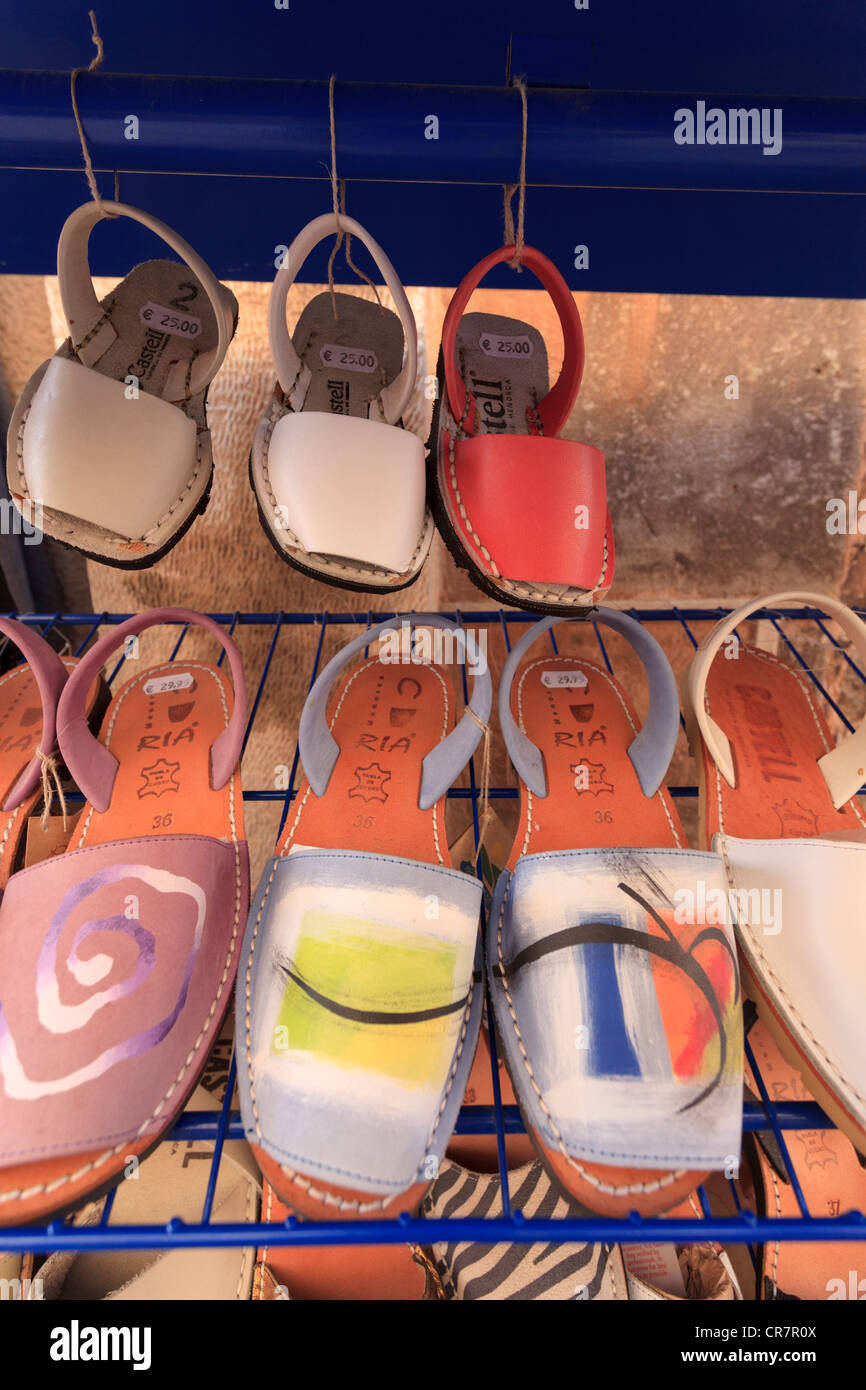 Spanien, Balearen, Menorca, Ciutadella, traditionellen menorquinischen Schuhe Stockfoto