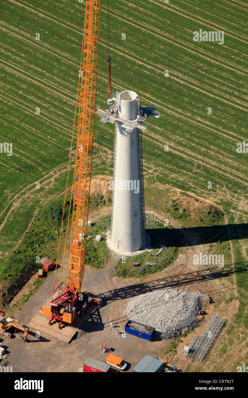 Luftaufnahme, Abriss einer Windkraftanlage weil es zu nah an Wohngebäuden, gebaut wurde crane, Castrop-Rauxel, Bochum Stockfoto