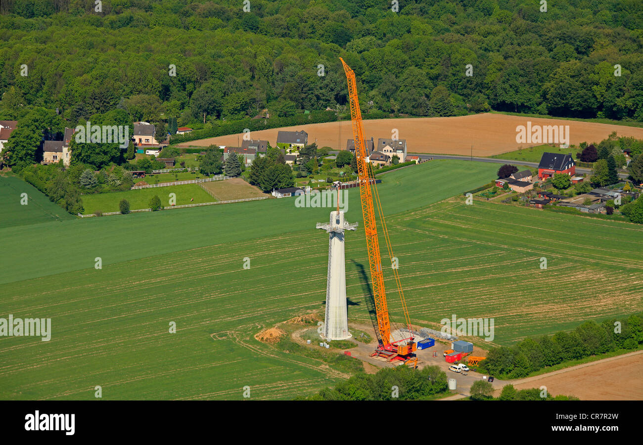 Luftaufnahme, Abriss einer Windkraftanlage weil es zu nah an Wohngebäuden, gebaut wurde crane, Castrop-Rauxel, Bochum Stockfoto