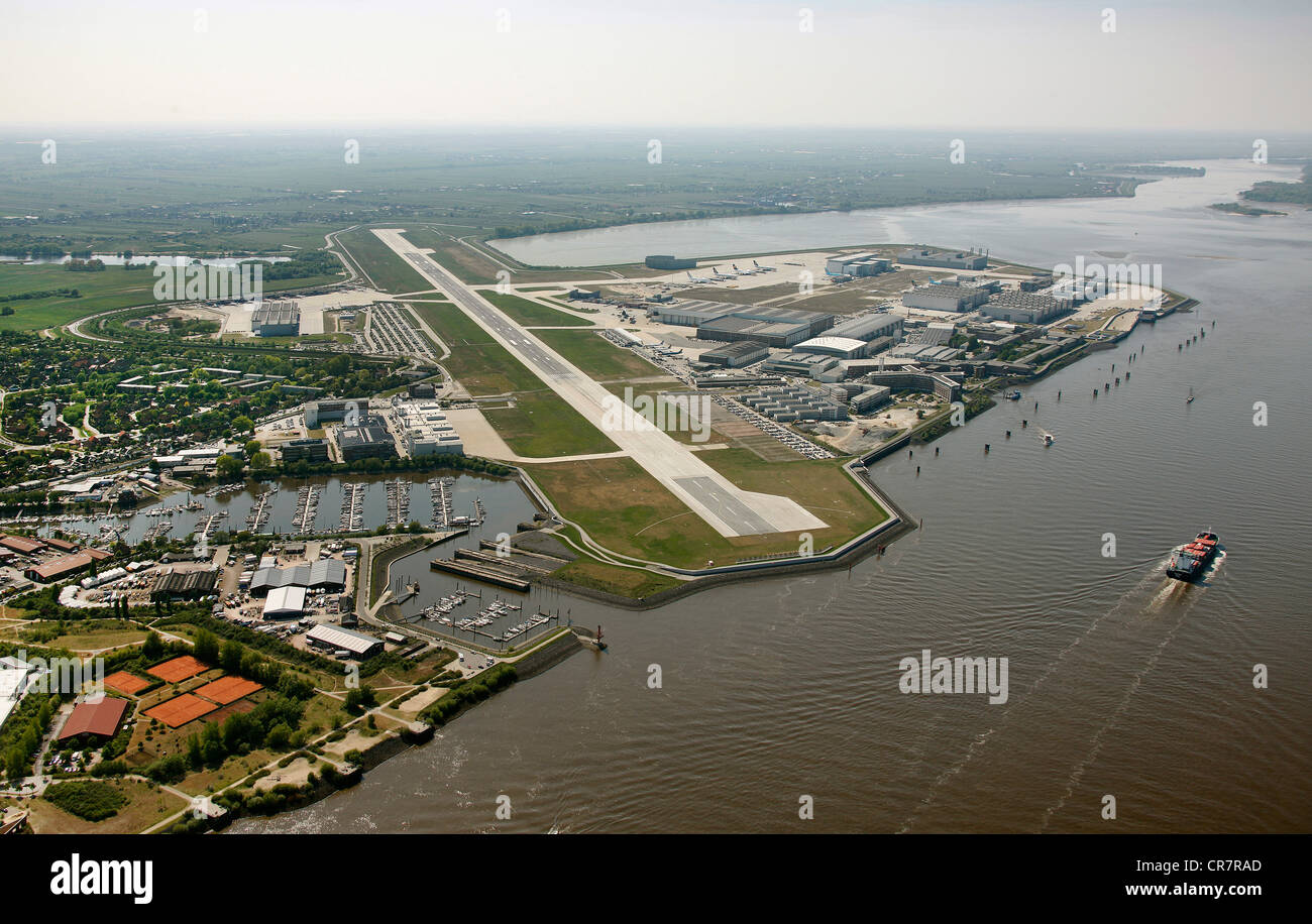 Luftbild, Landebahn Flughafen Hamburg-Finkenwerder und Räumlichkeiten des Flugzeugherstellers Airbus, Hamburg, Deutschland, Europa Stockfoto