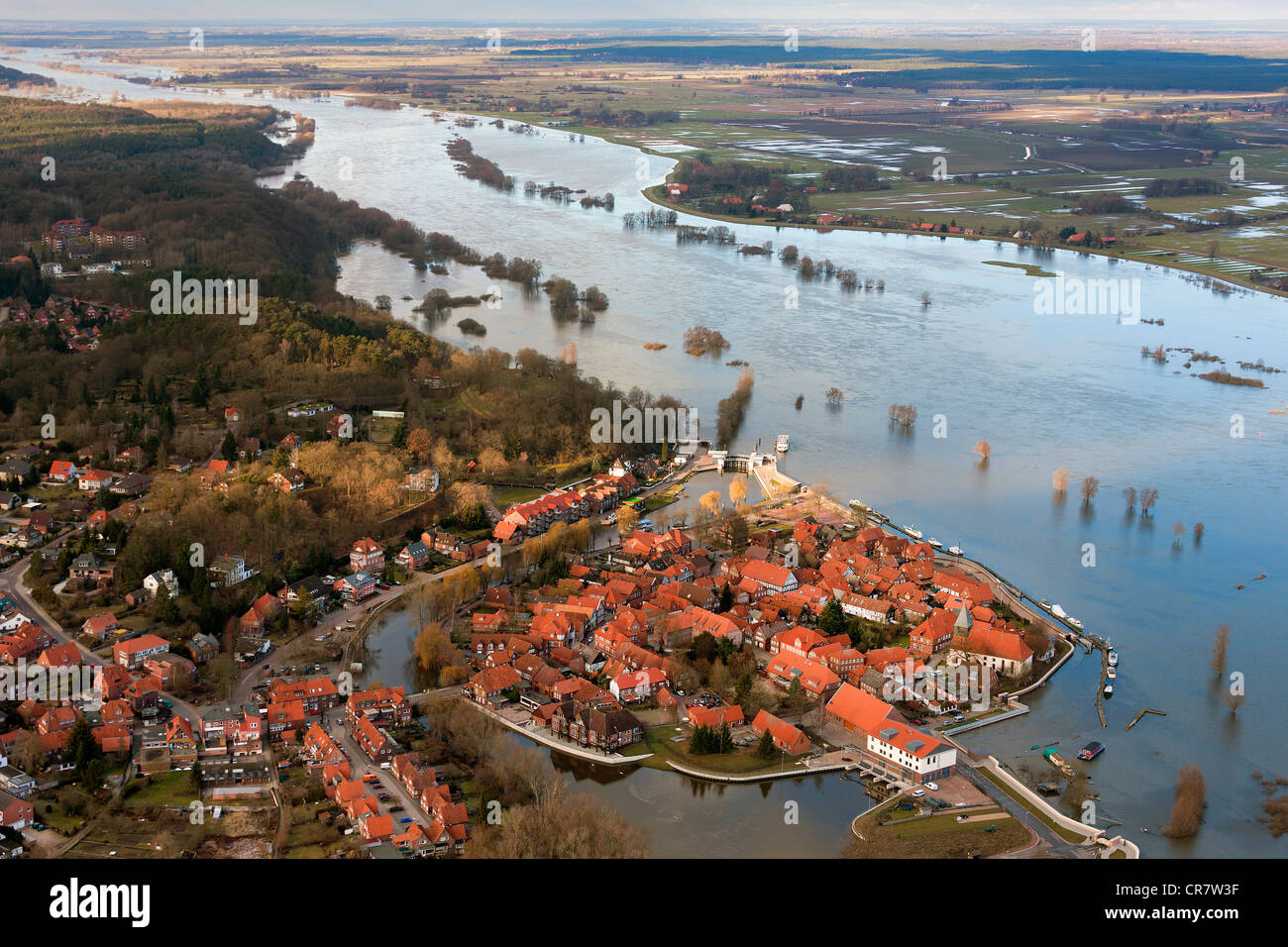 Luftaufnahme, Hitzacker an der Elbe, Altstadt Zentrum, Sperrwerks, Elbe Valley Nature Park, winterliche Überschwemmungen, Niedersachsen Stockfoto