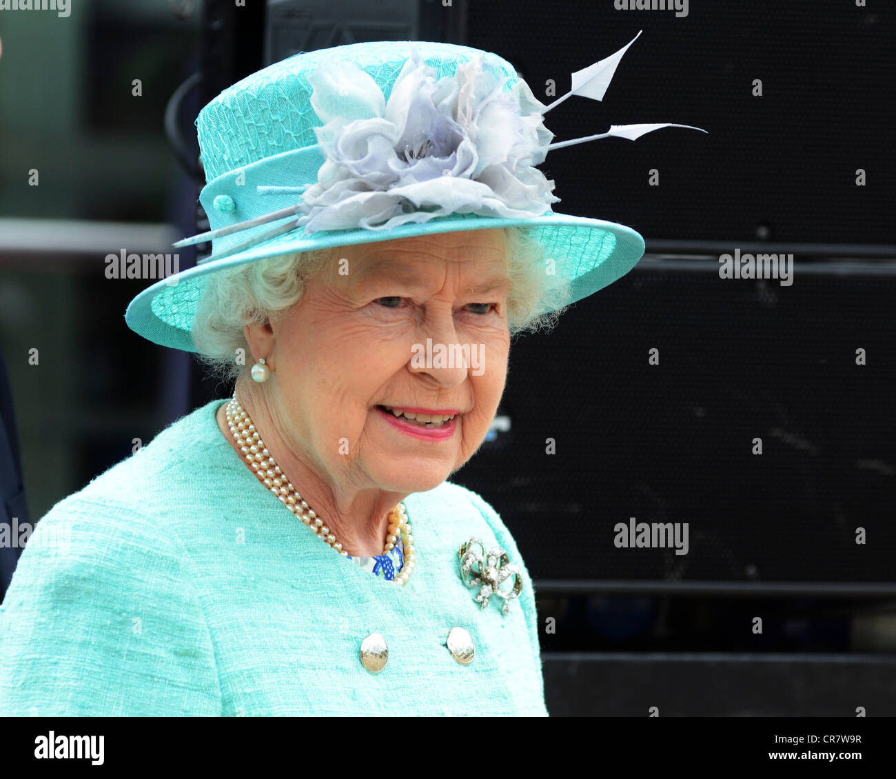 HM die Königin Corby Cube, Northamptonshire, 13. Juni 2012 zu besuchen. Foto von John Robertson. Stockfoto
