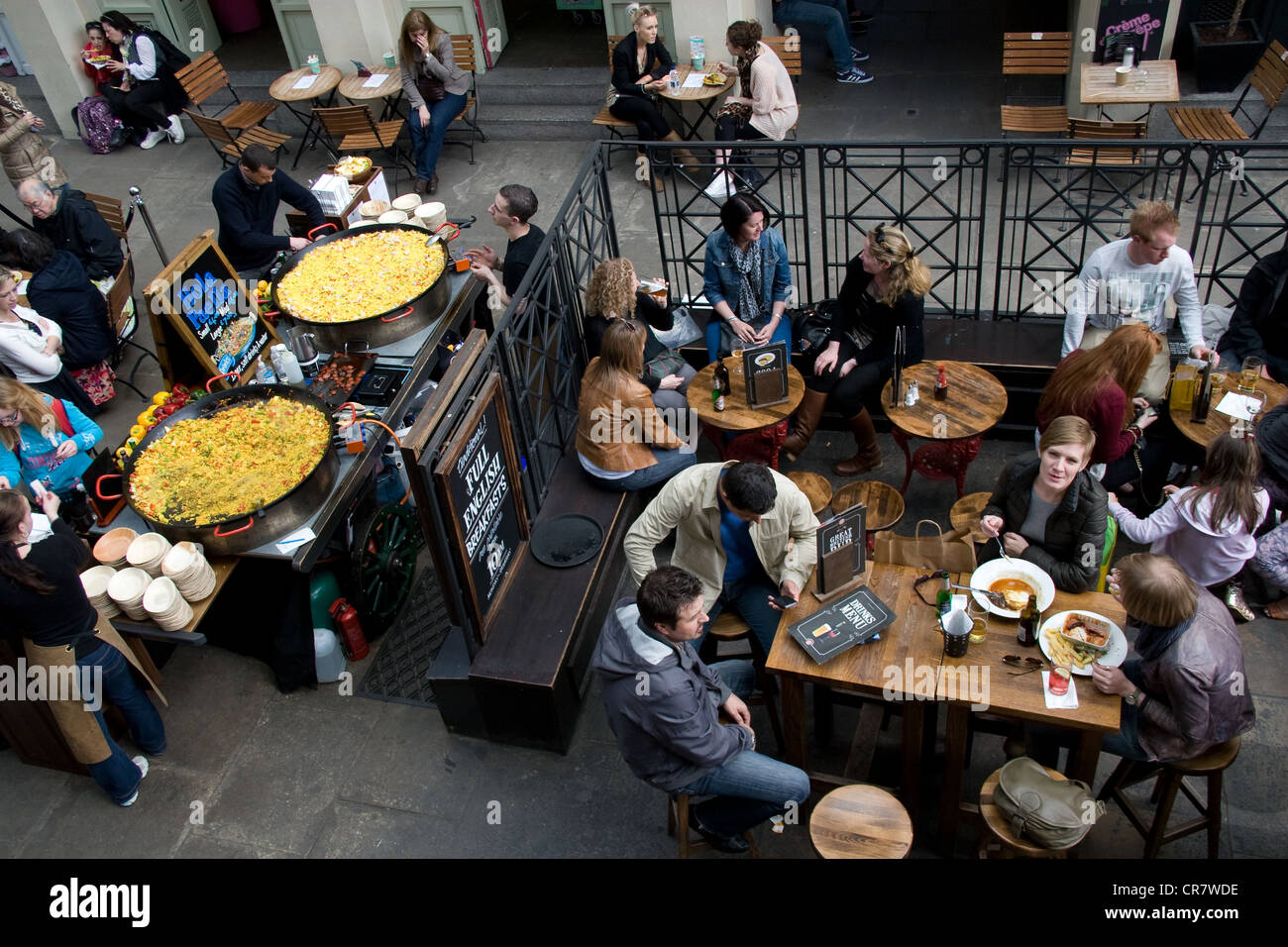 Paella restaurant dining Fotos und Bildmaterial in hoher Auflösung