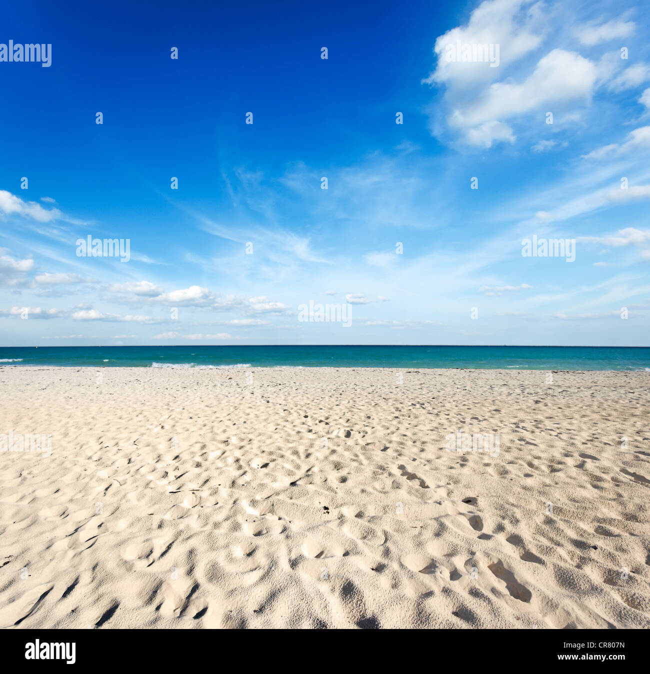 Sauberen Sandstrand und blauen Himmel karibische Meer. Riviera Maya, Mexiko Stockfoto