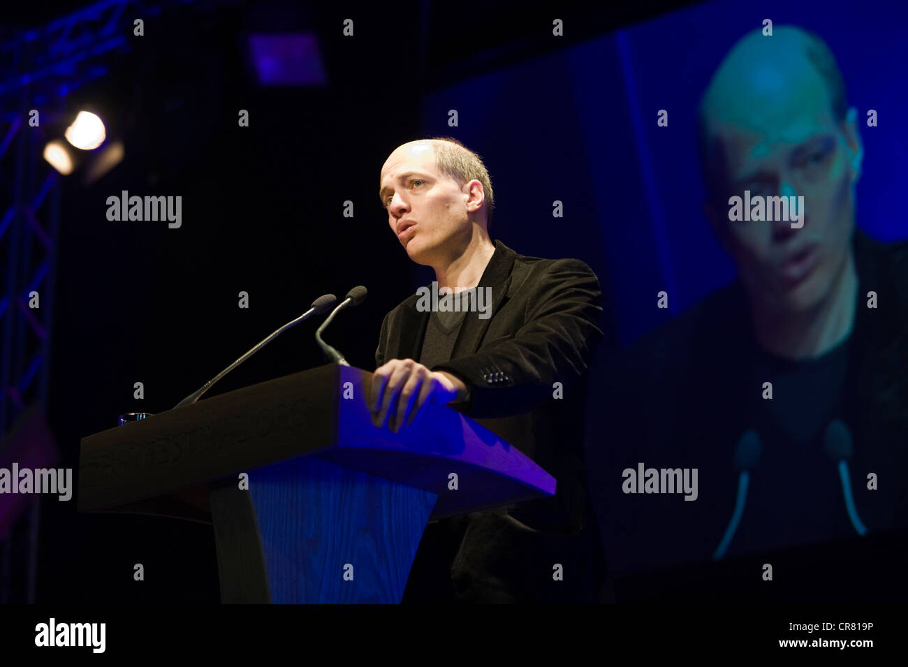 Alain de Botton, Schweizer Schriftsteller, Philosoph, Fernsehmoderator, abgebildet auf der Telegraph Hay Festival 2012, Hay-on-Wye, Powys, Wales, UK Stockfoto