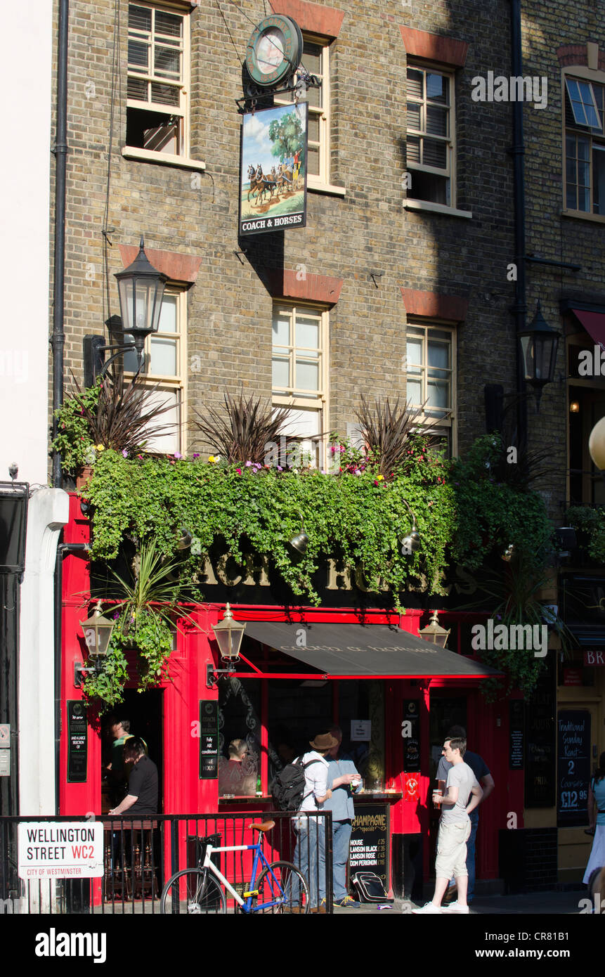 Die Trainer und Pferde Pub Wellington Street, Westminster, London Uk Pub Schild Stockfoto