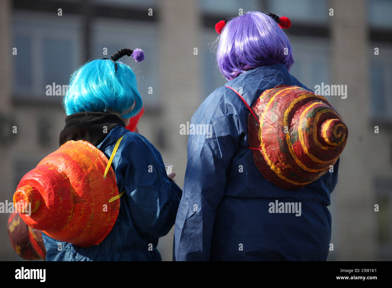 Frauen, gekleidet wie Schnecken, Karneval Streetparade, Köln, Nordrhein-Westfalen, Deutschland, Europa Stockfoto