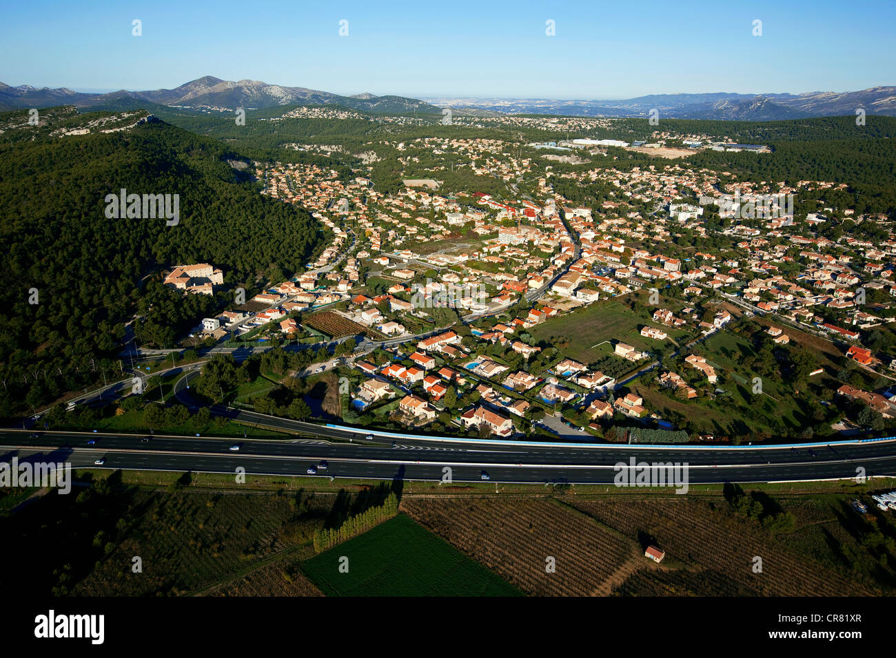 Frankreich, Bouches-du-Rhône, Roquefort la Bedoule, A50 Autobahn (Luftbild) Stockfoto