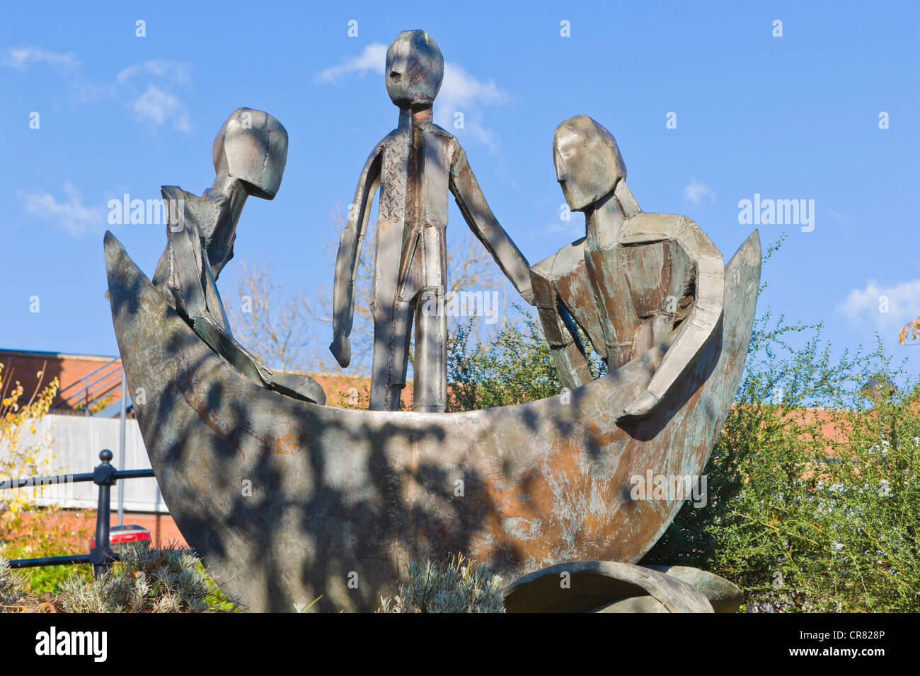 Segeln mit der Sternen-Skulptur von Sarah Gräber in der Nähe von Basingstoke Bahnhof aus Alencon Link, Basingstoke, Hampshire, England Stockfoto