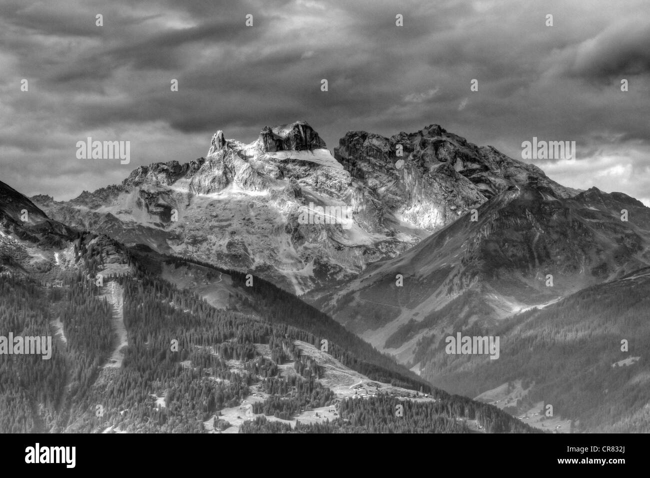 DRI Tuerm Berge, Bedeutung "drei Türme", schwarz-weiß, Montafon, Raetikon Gebirge, Vorarlberg, Österreich, Europa Stockfoto