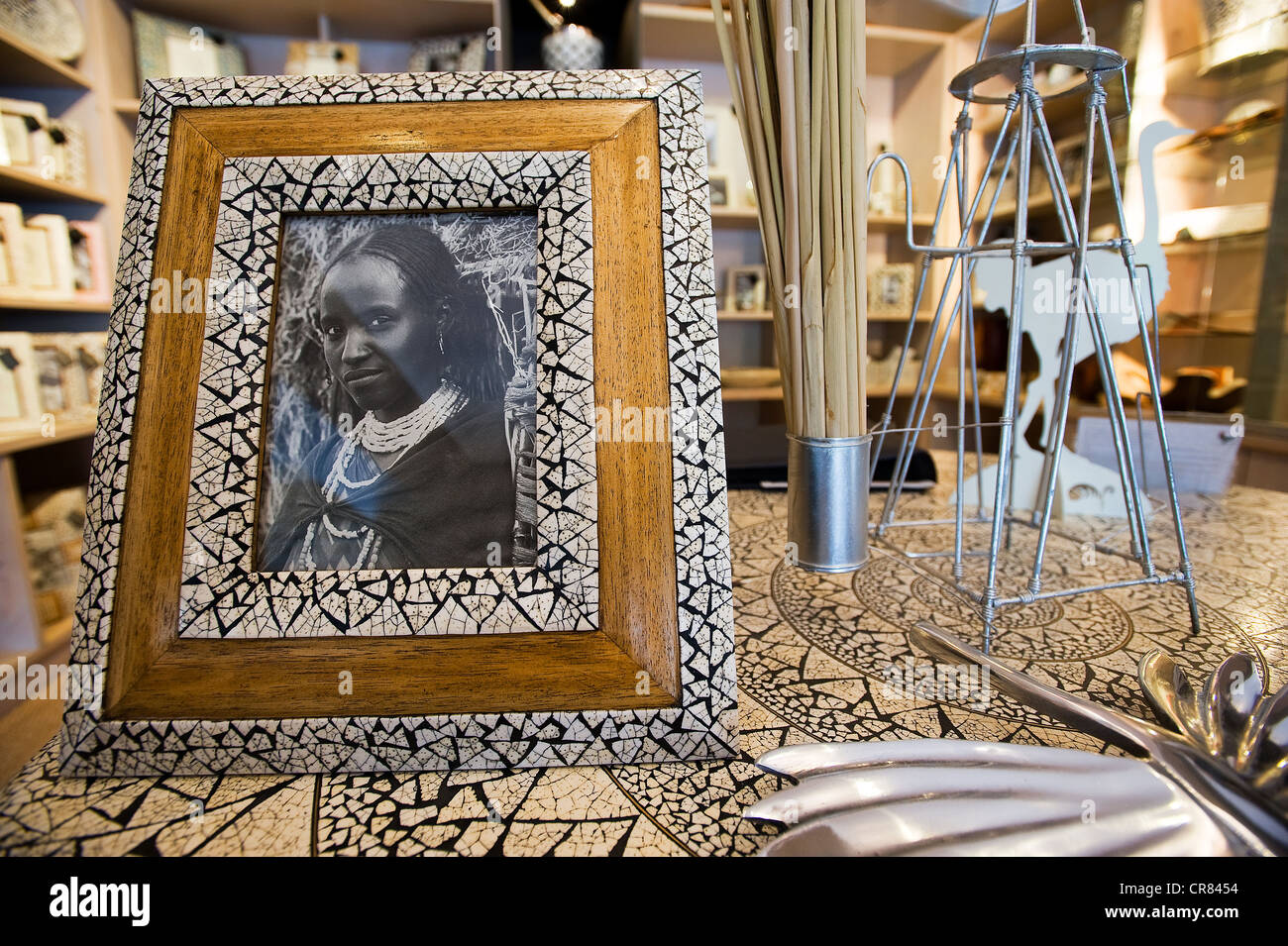 Südafrika, Western Cape, Cape Town, Avoova ist ein Shop, spezialisiert auf Artefakte hergestellt aus Strauß Eierschalen, Rahmen für Fotos Stockfoto