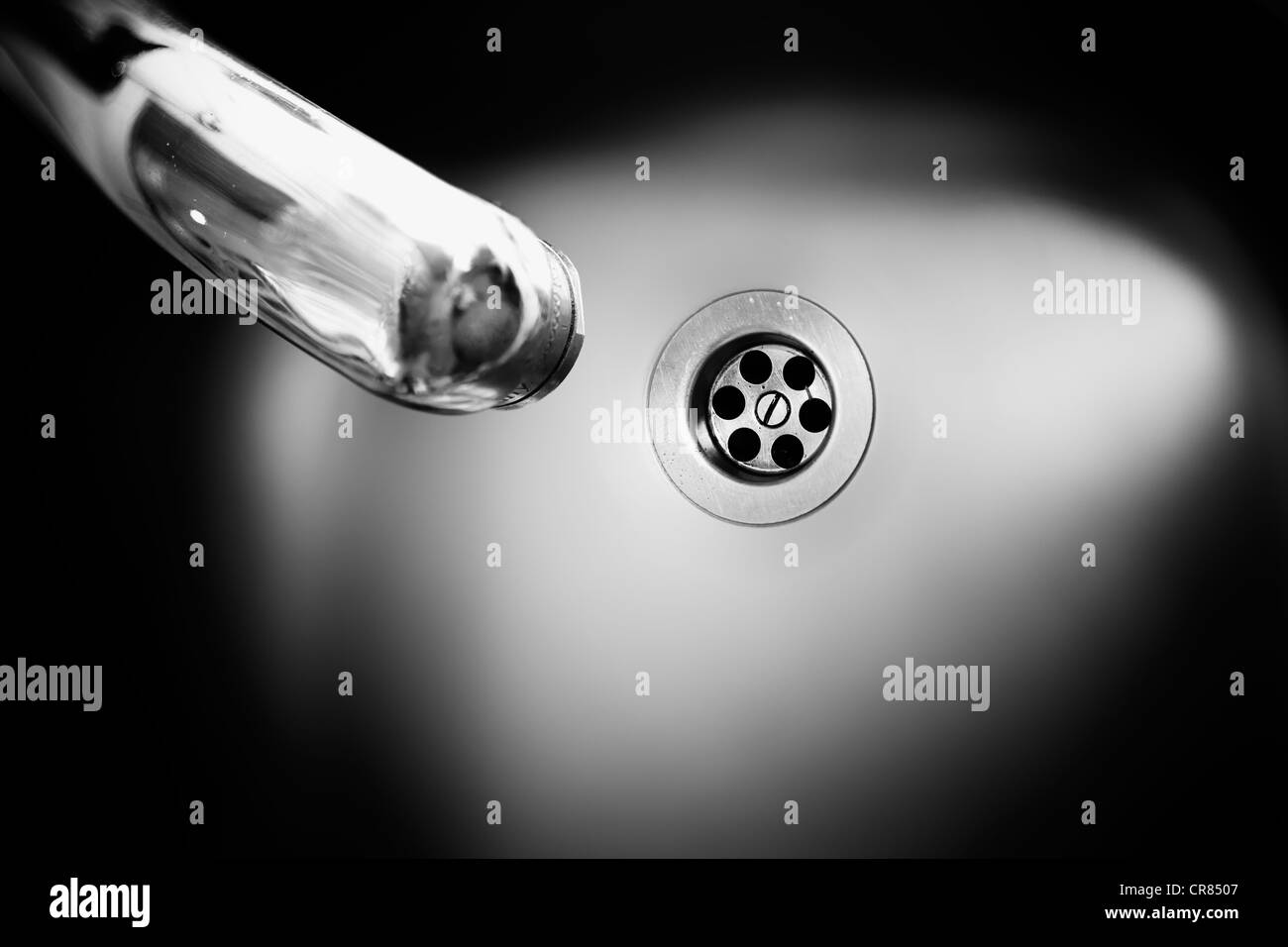 Spüle, Abfluss und Wasserhahn Stockfoto