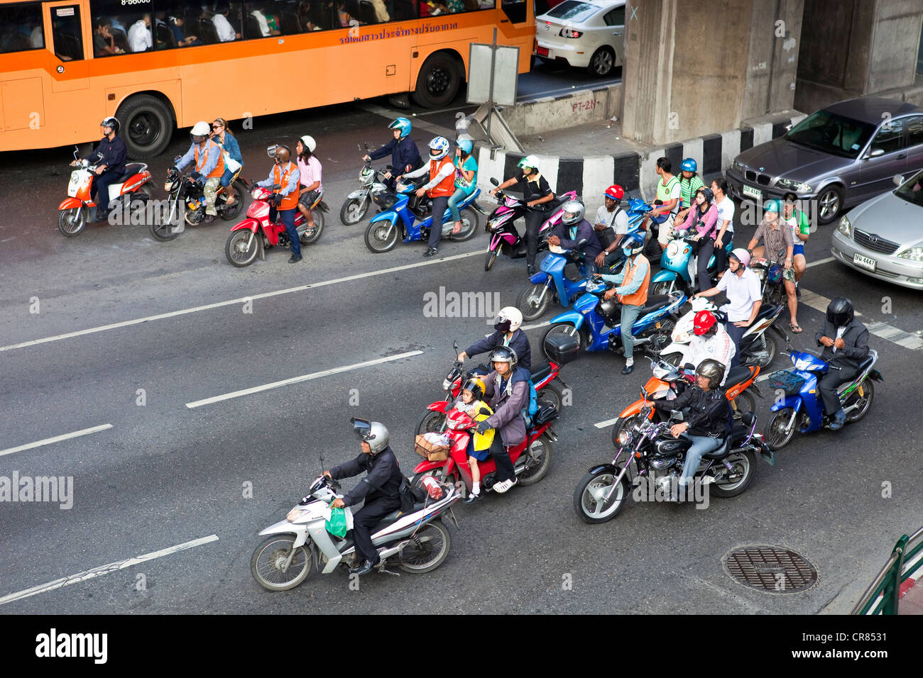 Thailand, Bangkok, Verkehr mit Taxen motos Stockfoto