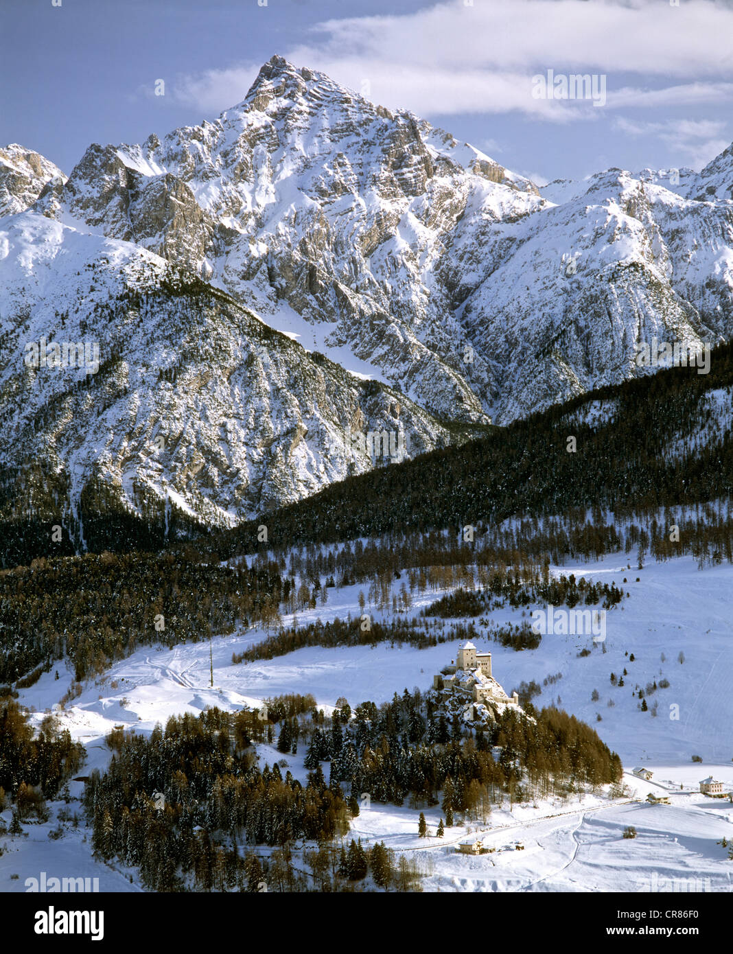 Tarasp Fontana mit Tarasp Schloss, Sesvennagruppe Piz San Jon Dadora
