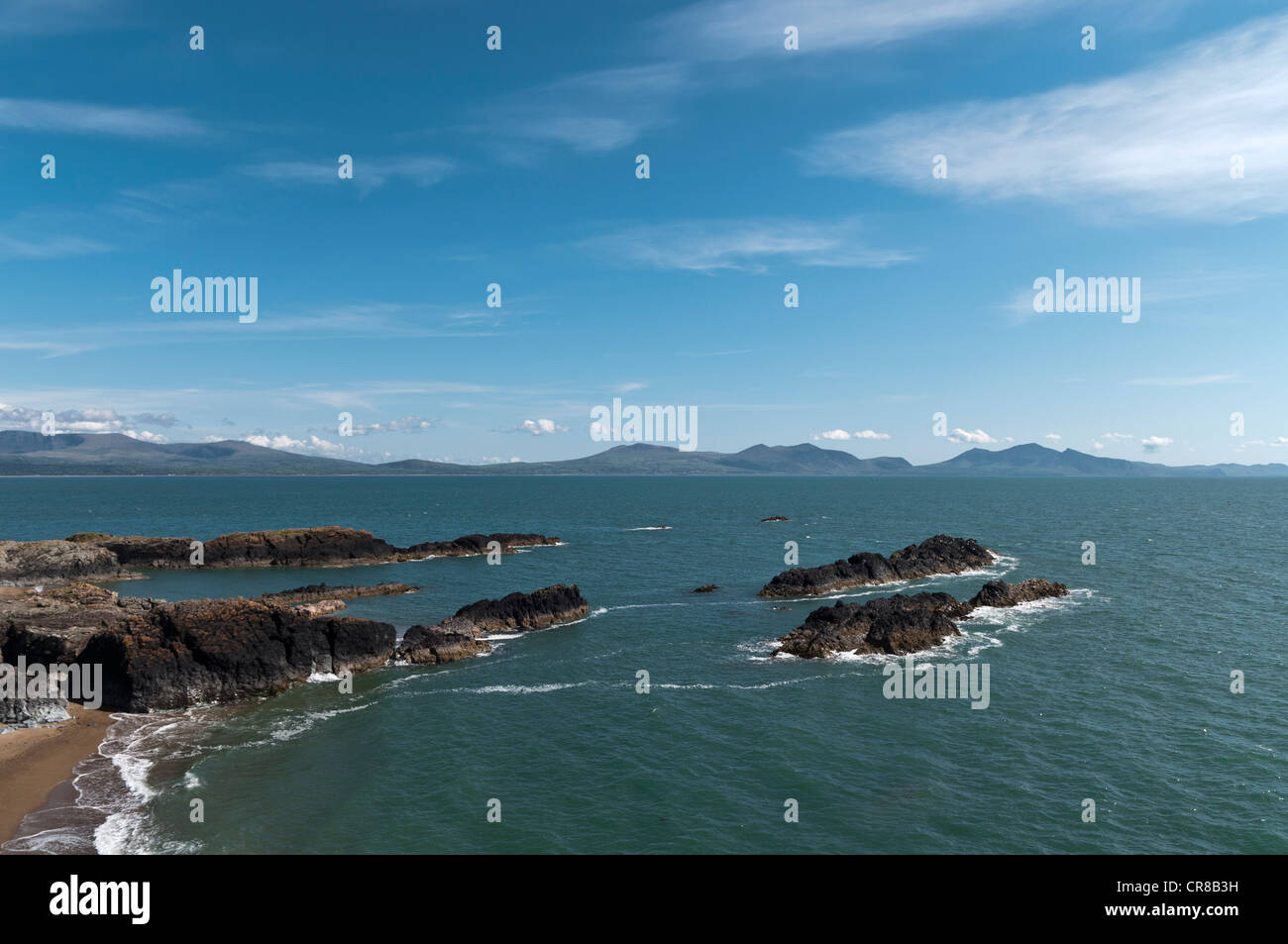 Llanddwyn Insel Anglesey North Wales Blick Richtung Halbinsel Lleyn Stockfoto