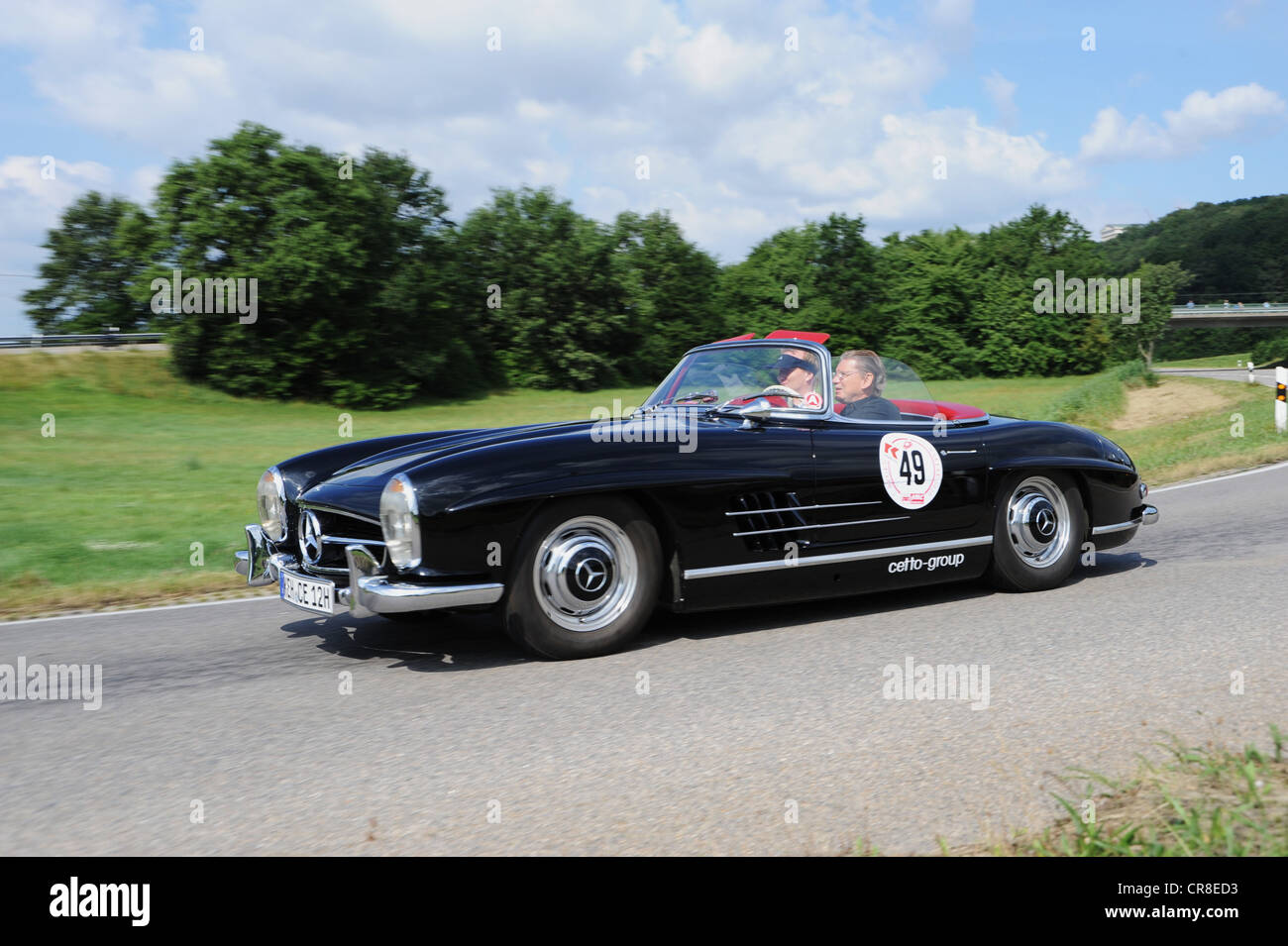 Mercedes Benz 300 SL Roadster, Baujahr 1961, Fahrer Ernst Cetto, Passagier Norbert Braun, 7. Regensburger Classic Rallye Stockfoto