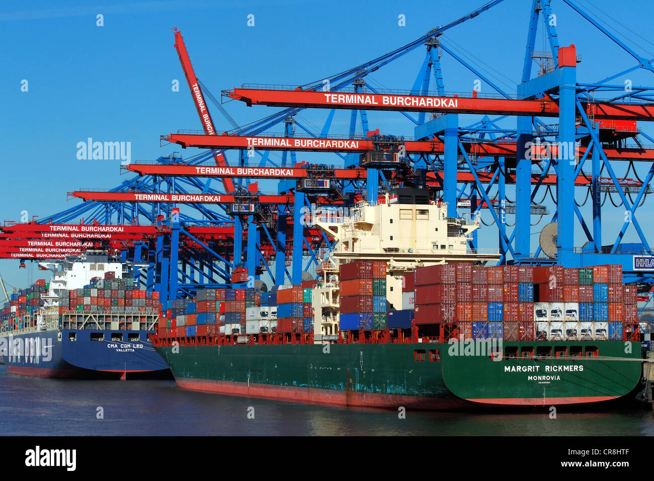 Containerschiffe, Margrit Rickmers und CMA CGM Leo, wird beladen mit Containern am Container Terminal Burchardkai in der Stockfoto