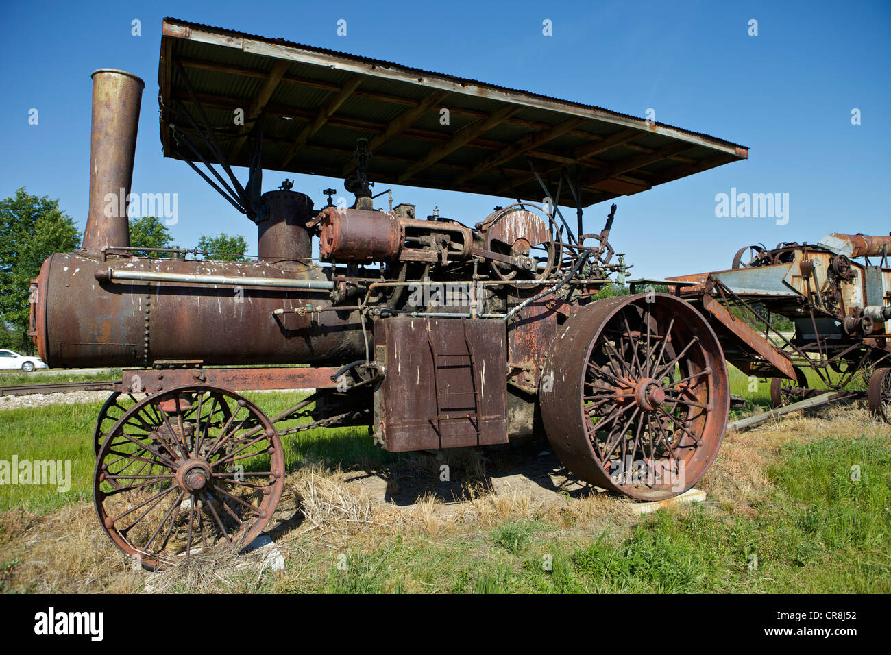 Antike Traktoren und landwirtschaftlichen Geräten Stockfoto