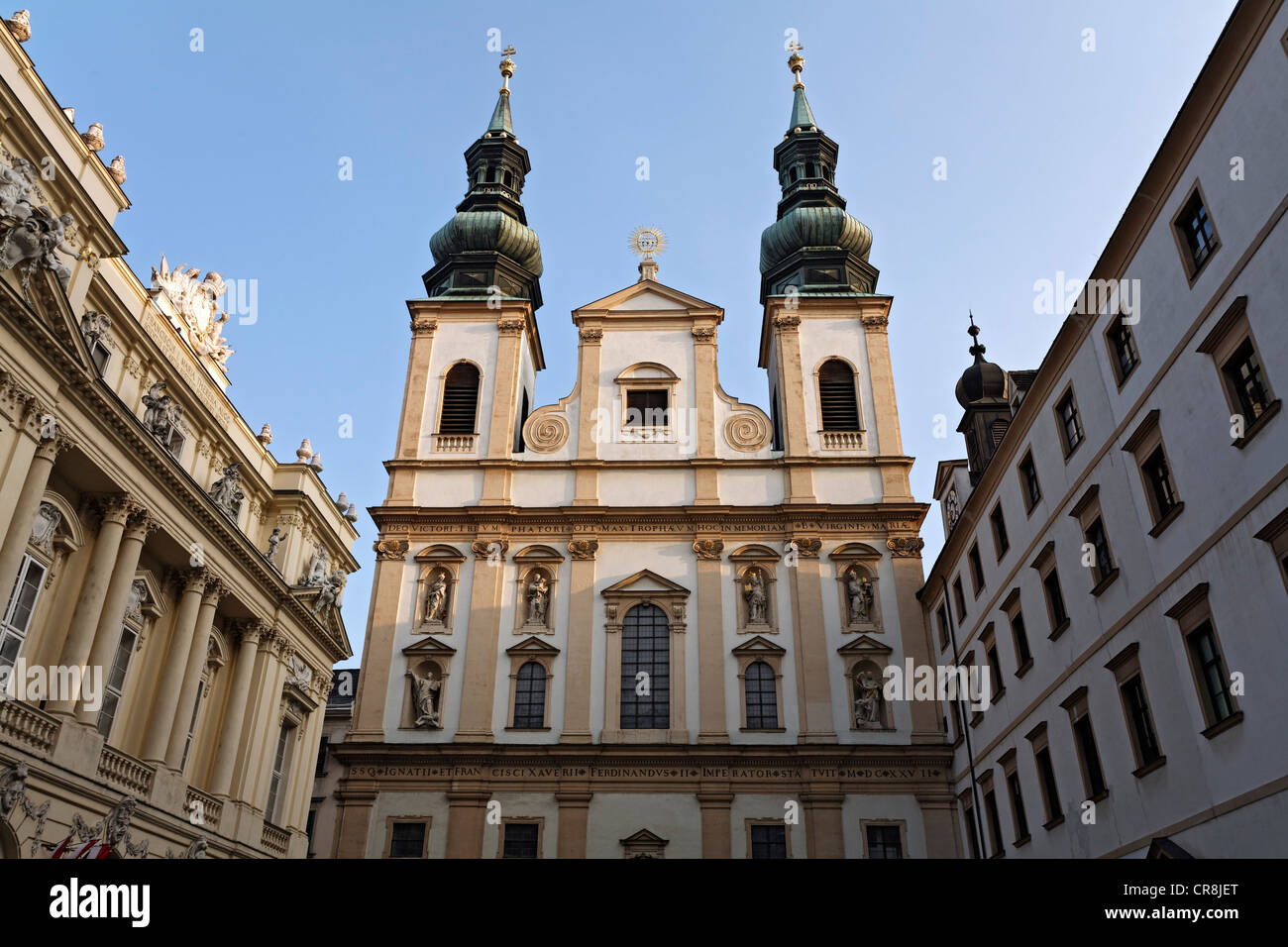Barocke Jesuitenkirche und der alten Universität, jetzt der österreichischen Akademie der Wissenschaften, Wien, Österreich, Europa Stockfoto