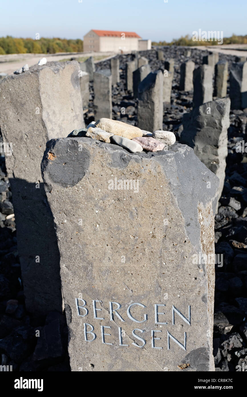 Stele mit der Inschrift Bergen-Belsen, Gedenkstätte Buchenwald, ehemaliges Konzentrationslager in der Nähe von Weimar, Thüringen, Deutschland, Europa Stockfoto
