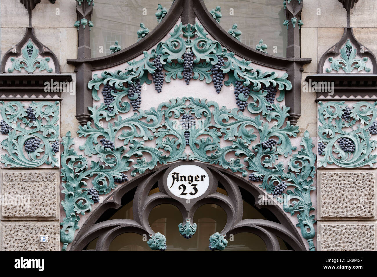 Zorn 23 Geschäftshaus, Jugendstil-Fassade, Portal geschmückt mit 