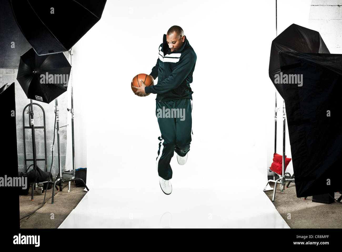 Basketball-Spieler beim Fotoshooting Stockfoto