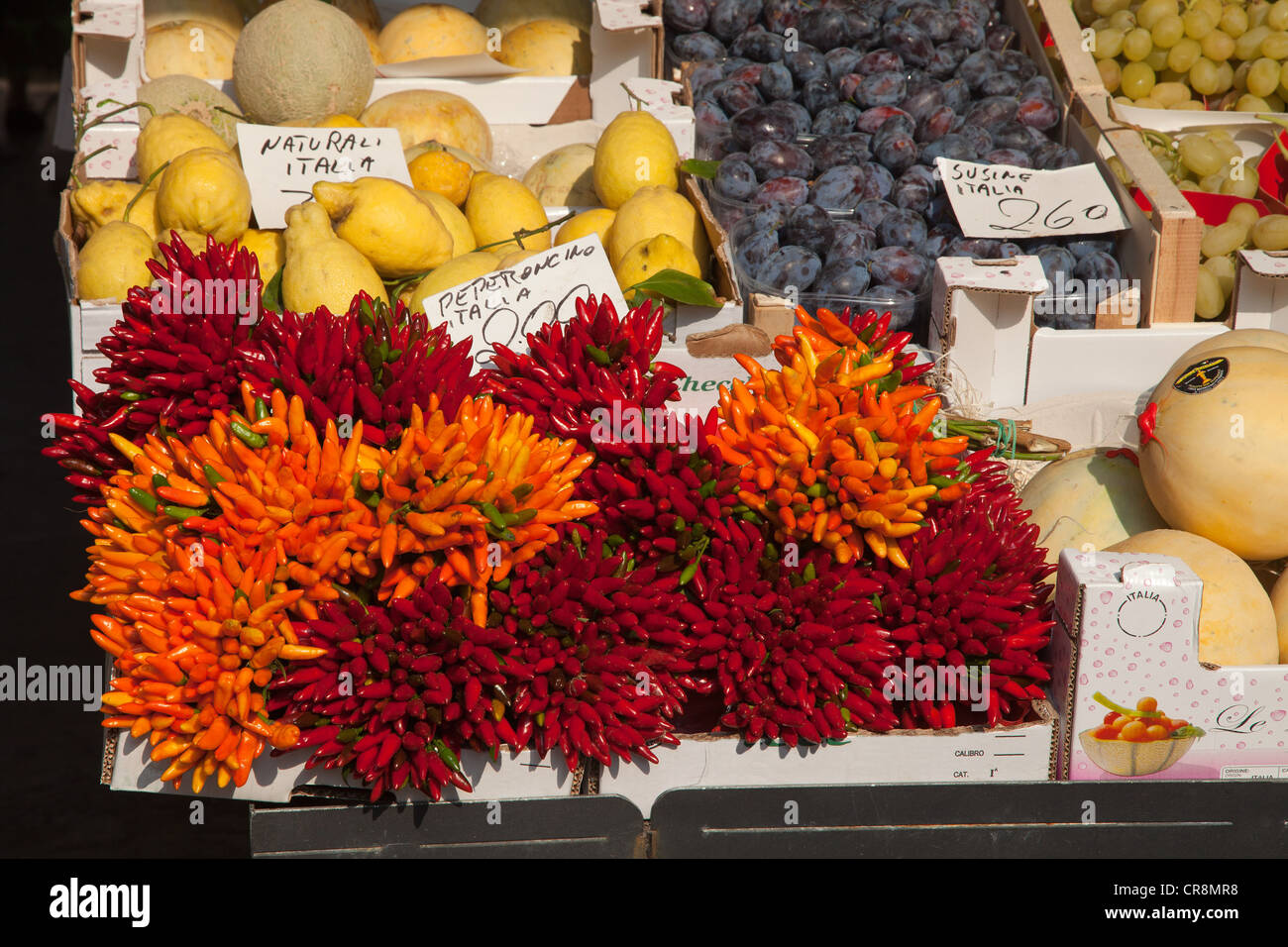 Chilischoten zu verkaufen in Rialto Markt, Venedig, Italien Stockfoto