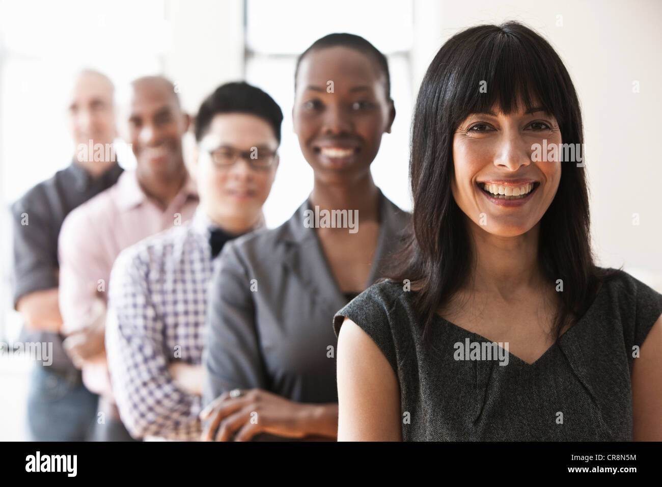 Porträt von Geschäftsleuten in einer Linie Stockfoto