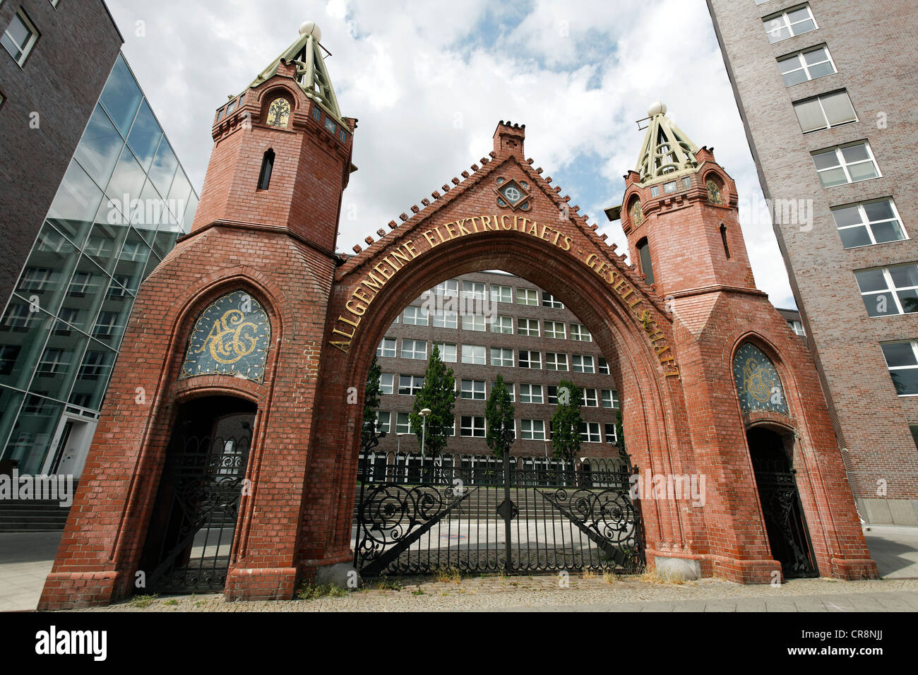 Neo-gotischen Tor, Eingang zur ehemaligen AEG-Fabrik in Wedding Viertel, Berlin, Deutschland, Europa Stockfoto