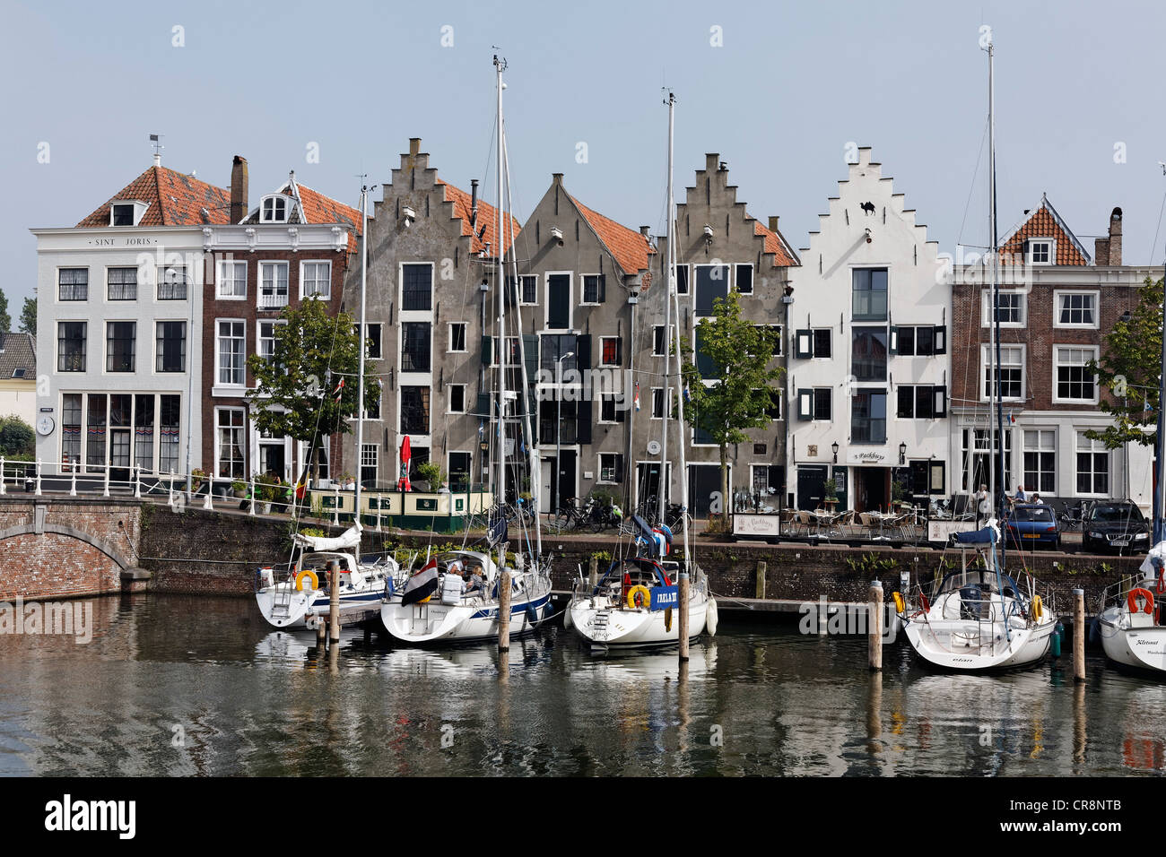 Historische Lagerhäuser in Kinderdijk, Middelburg, Walcheren, Zeeland, Niederlande, Europa Stockfoto