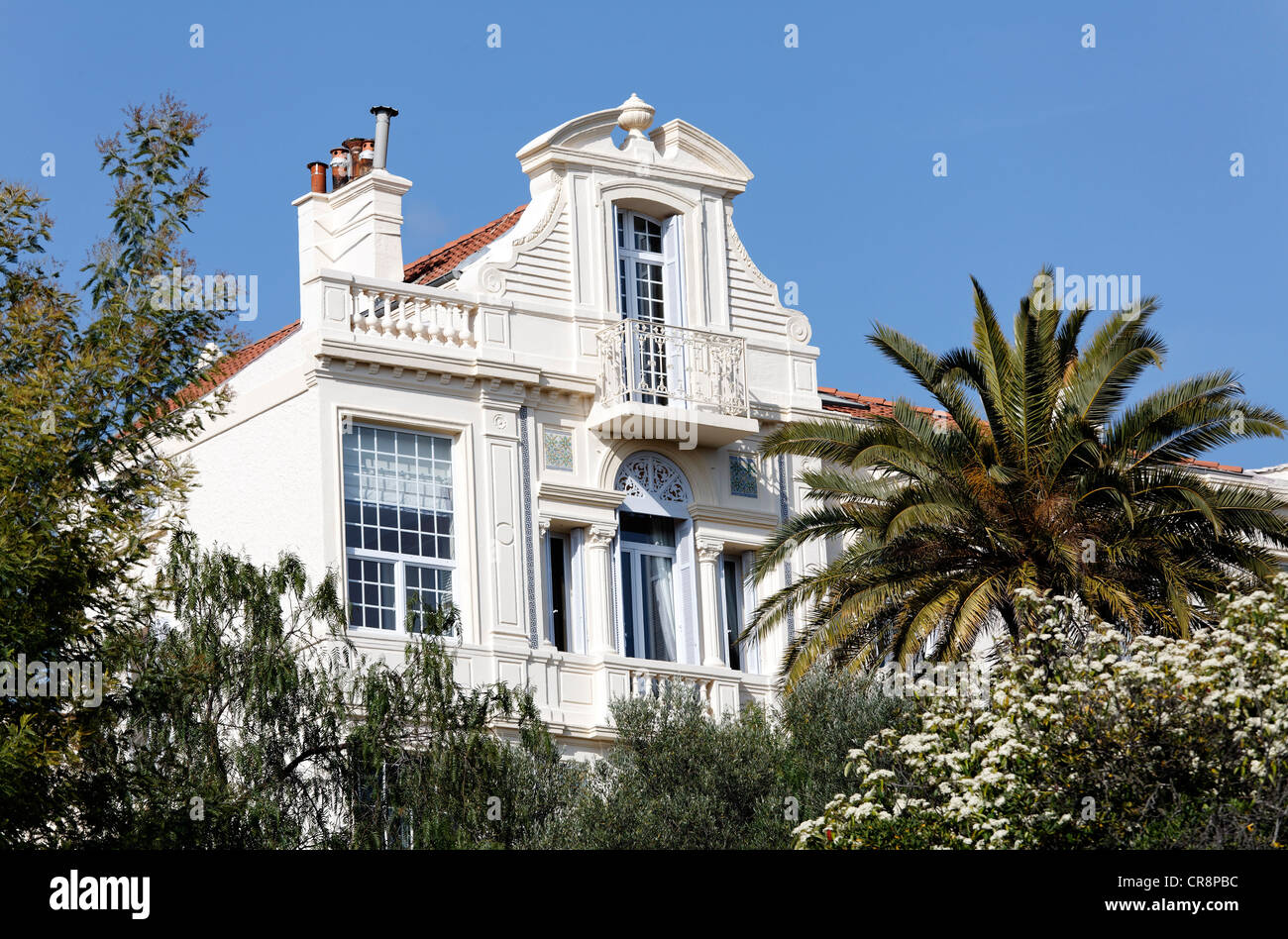 Weiße Villa Turn of the Century Boulevard Chateaubriand, Hyeres-Les-Palmiers, Provence-Alpes-Côte d ' Azur, Frankreich, Europa Stockfoto