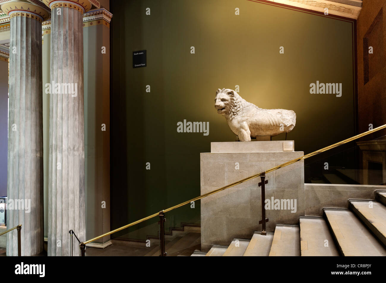 Treppe an die Abteilung für den Nahen Osten, British Museum, London, England, Vereinigtes Königreich, Europa Stockfoto