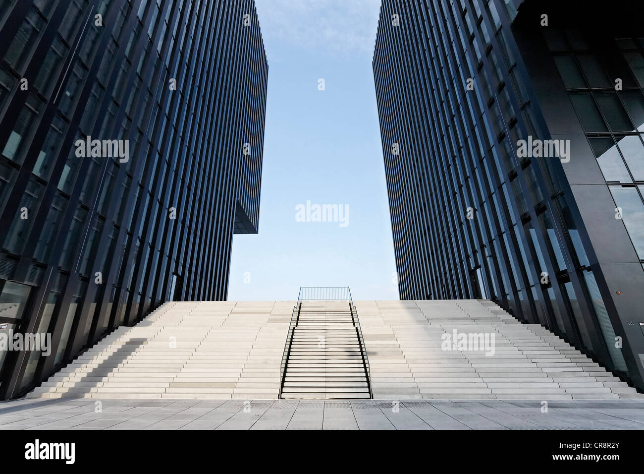 Breiten Treppe Treppen zwischen zwei Hochhäusern, zum oberen, Hafenspitze, Medienhafen-Hafen, Düsseldorf Stockfoto