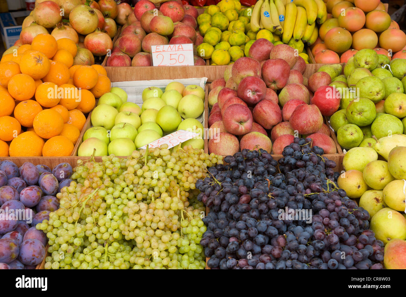 Obst-stand auf dem Markt von Fethiye, Türkische Ägäis, Türkei Stockfoto